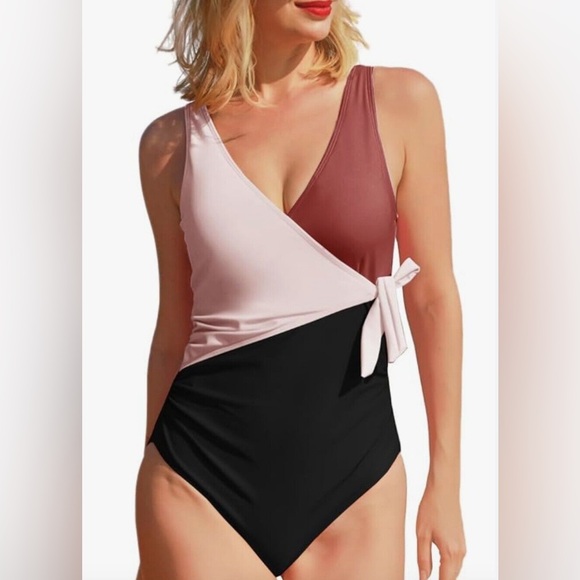 Elegant Pink and Black One-Piece Swimsuit - Picture 1 of 7